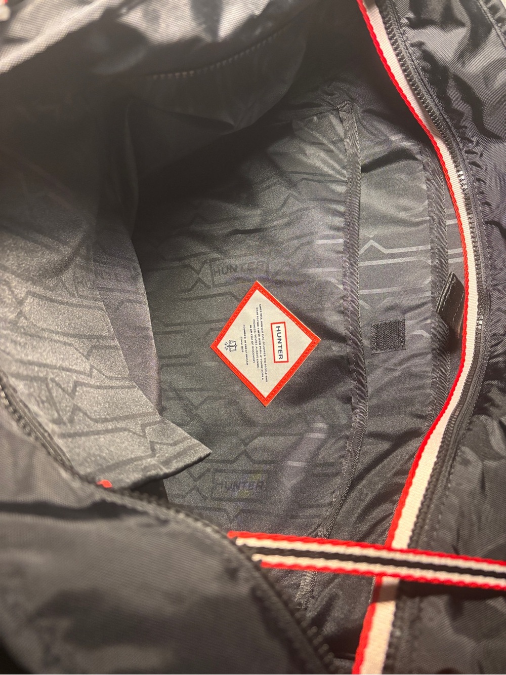 NWT Hunter Getaway Black Large Tote with Red & White Trim - Picture 10 of 15
